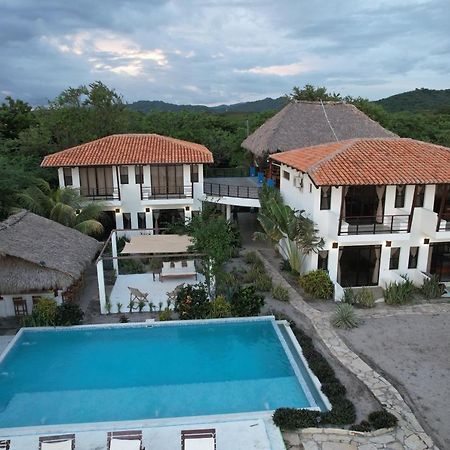 Costa Oeste Tola Exterior photo