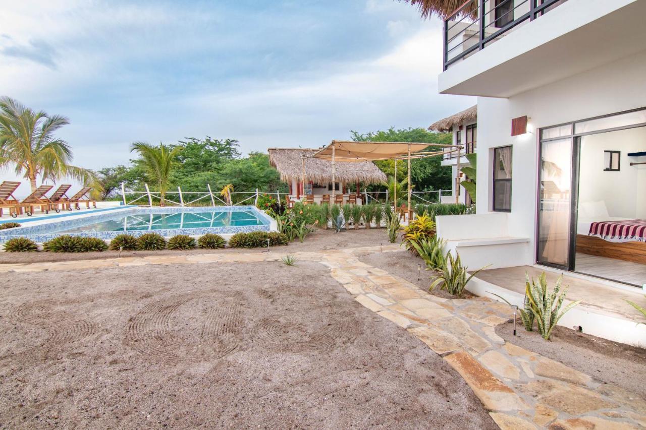 Costa Oeste Tola Exterior photo