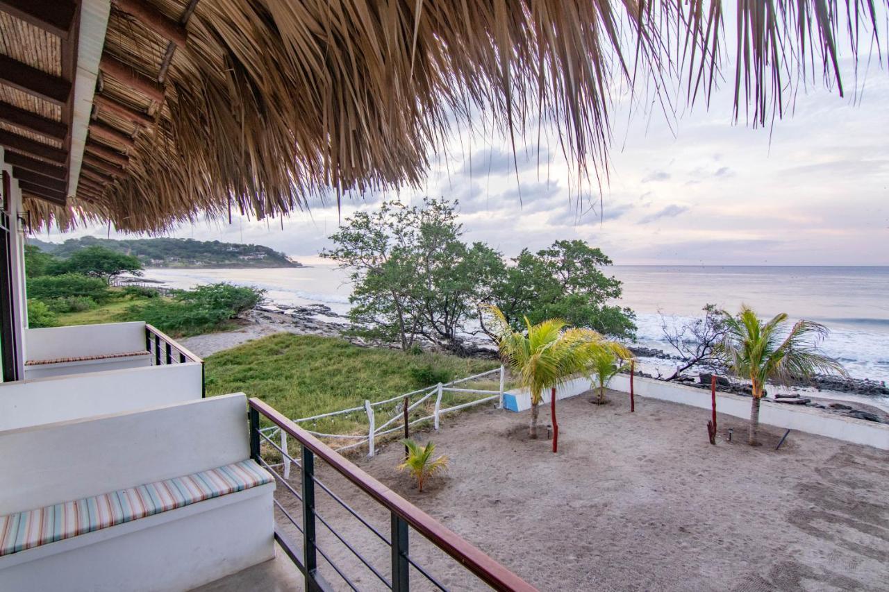 Costa Oeste Tola Exterior photo