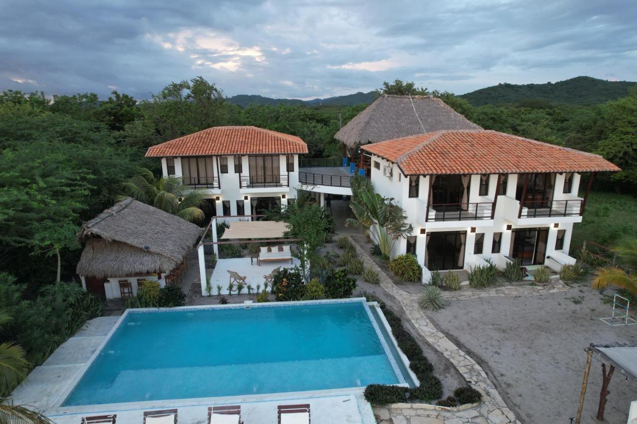 Costa Oeste Tola Exterior photo